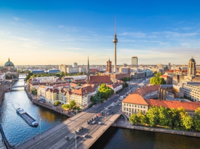 Berlin: Skyline mit Fernsehturm. Ferienwohnungen-Verwaltung in Berlin im Fokus.