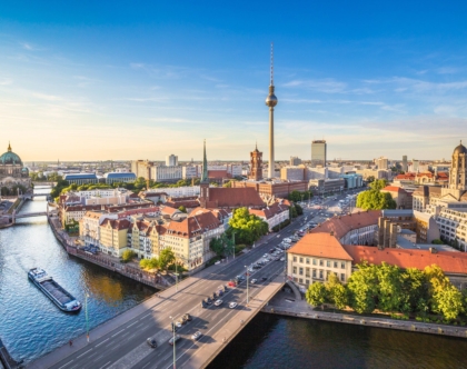 Berlin: Skyline mit Fernsehturm. Ferienwohnungen-Verwaltung in Berlin im Fokus.